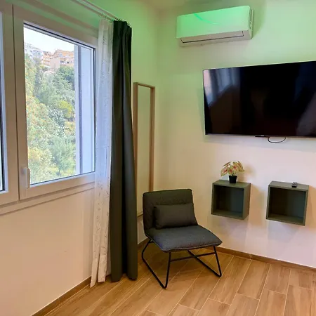 Liu' Al Viale Πανσιόν *